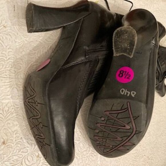 Stunning Earthies brand leather heeled boots add drama to any outfit Size 8.5M - Picture 8 of 8